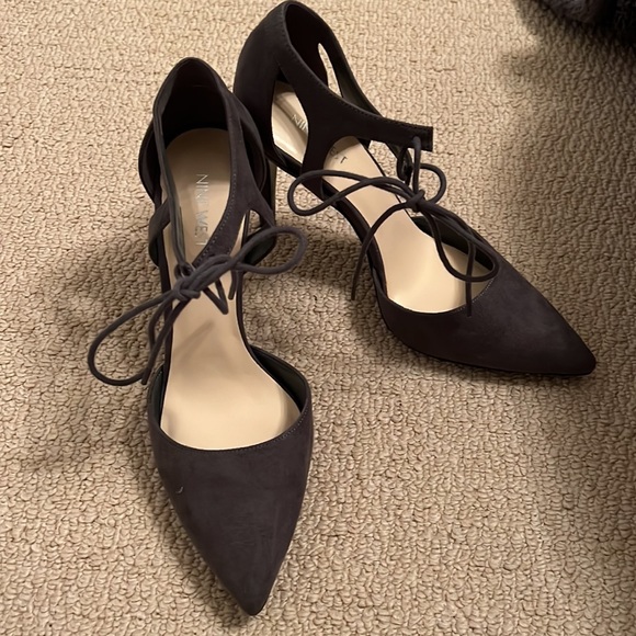 Nine West grey suede pumps with ties size 10 - Picture 4 of 5